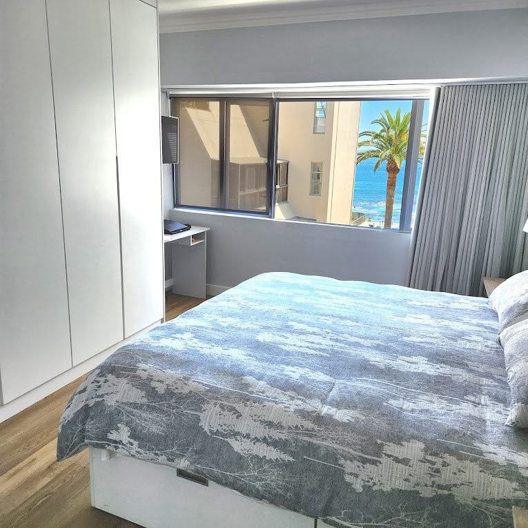 1 Bedroom Property for Sale in Sea Point Western Cape